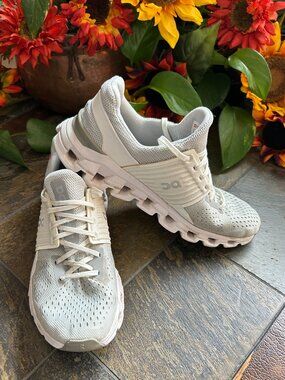 On Swiss-Engineered Cloudswift Running Shoe in Glacier/White (W 9.5)